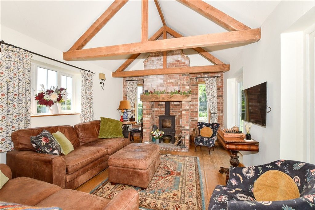 Property photo 3 of 24 Lounge