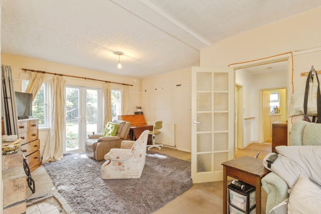 Property photo 3 of 19 Living / Dining Room