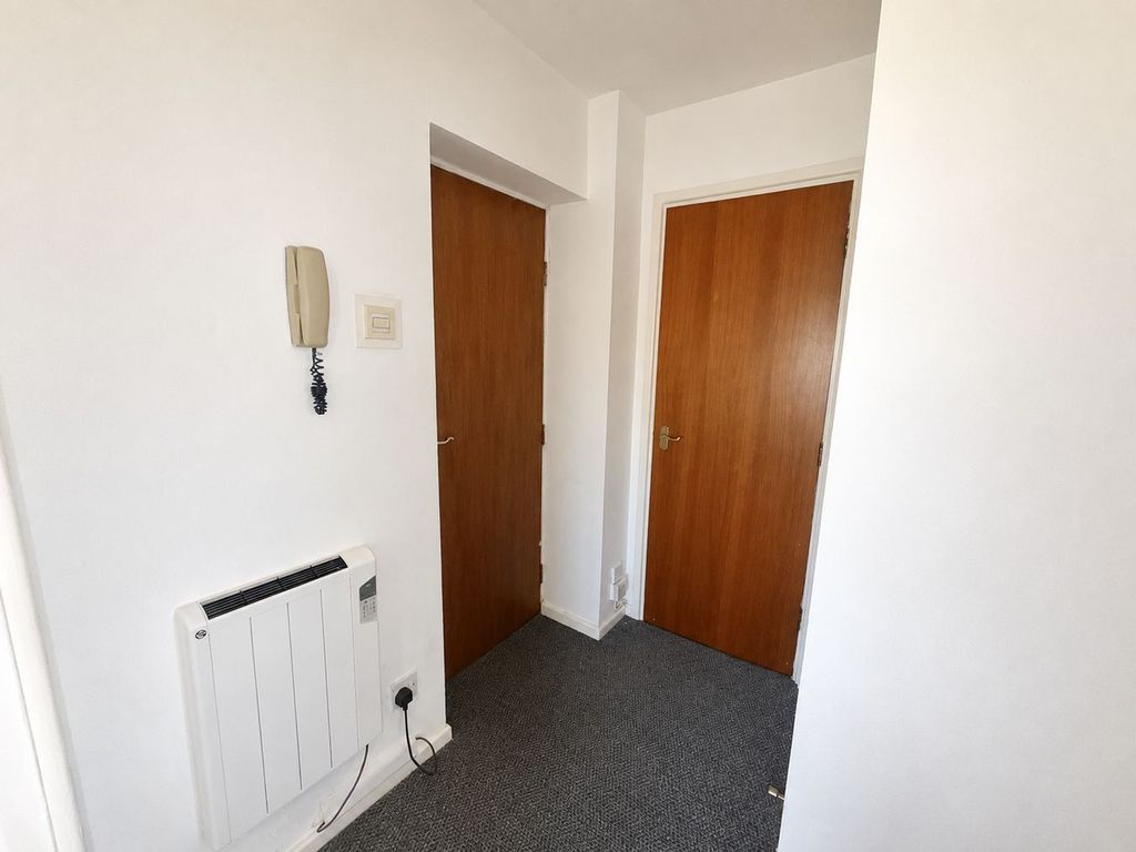 Property photo 3 of 10 Hallway