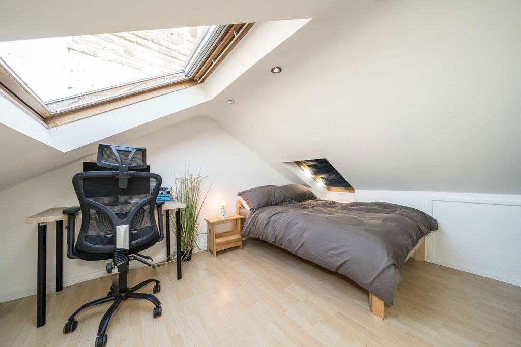 Property photo 3 of 6