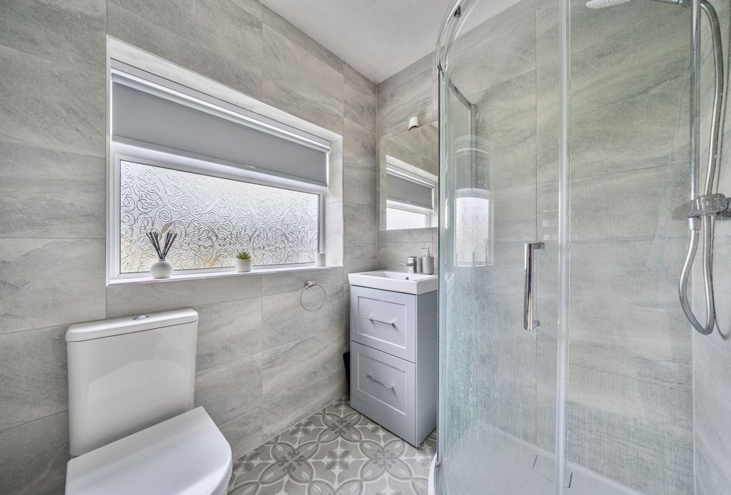 Property photo 3 of 12 1437779-17-69Df8F...