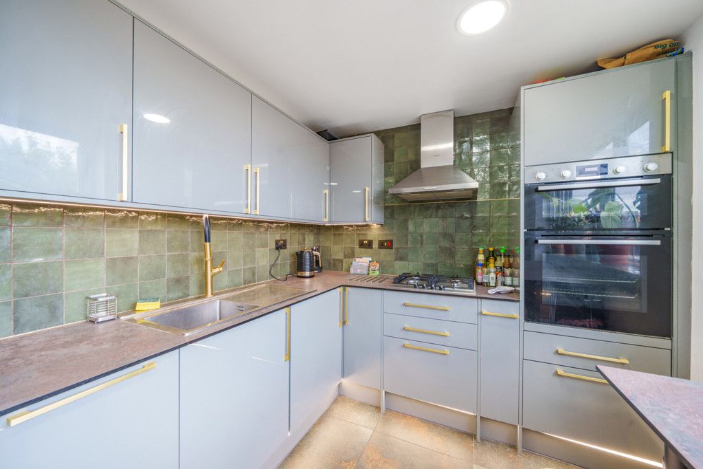 Property photo 3 of 20 Kitchen