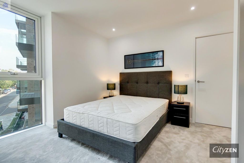 Property photo 3 of 17 Bedroom