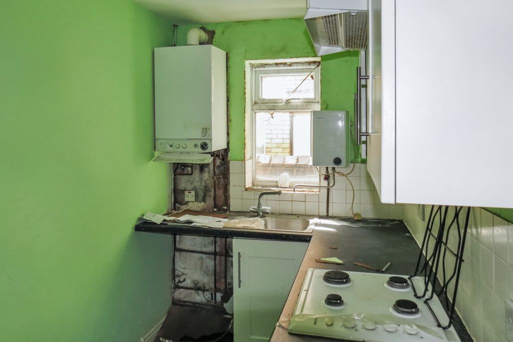 Property photo 3 of 11 Flat 2, 67 King Street, Southport, Merseyside, Pr8 1LG