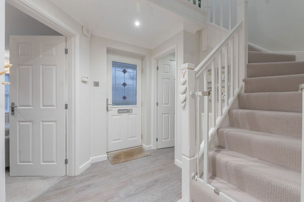 Property photo 3 of 32