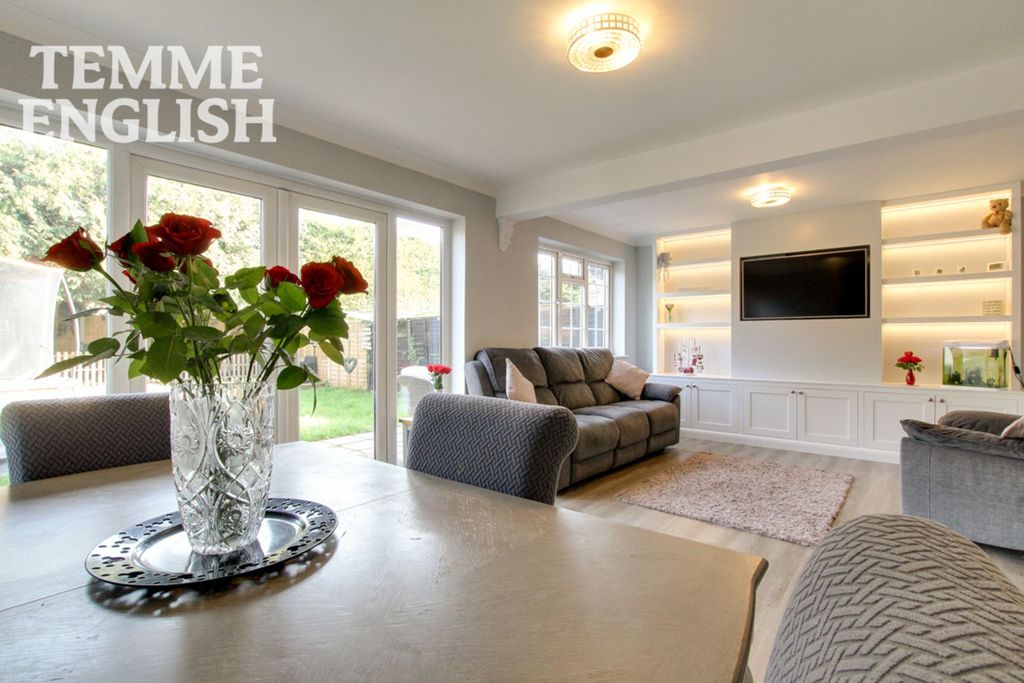 Property photo 3 of 25