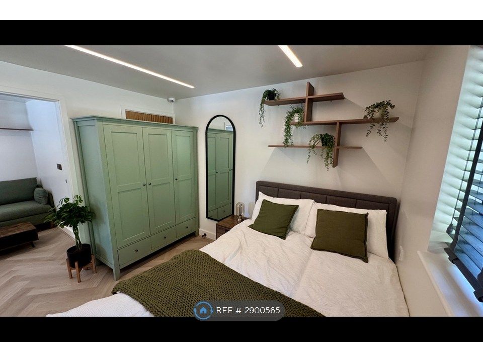 Property photo 2 of 10 Bedroom