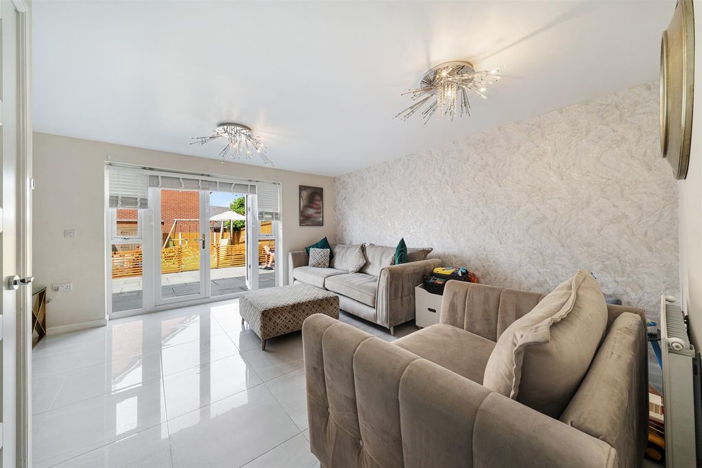 Property photo 2 of 24 38 Stratford Drive-28.Jpg