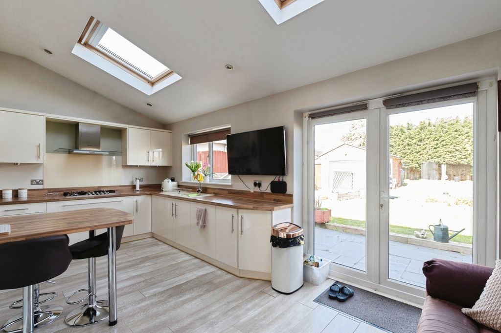 Property photo 2 of 26 Picture