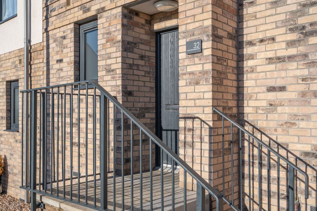 Property photo 2 of 30