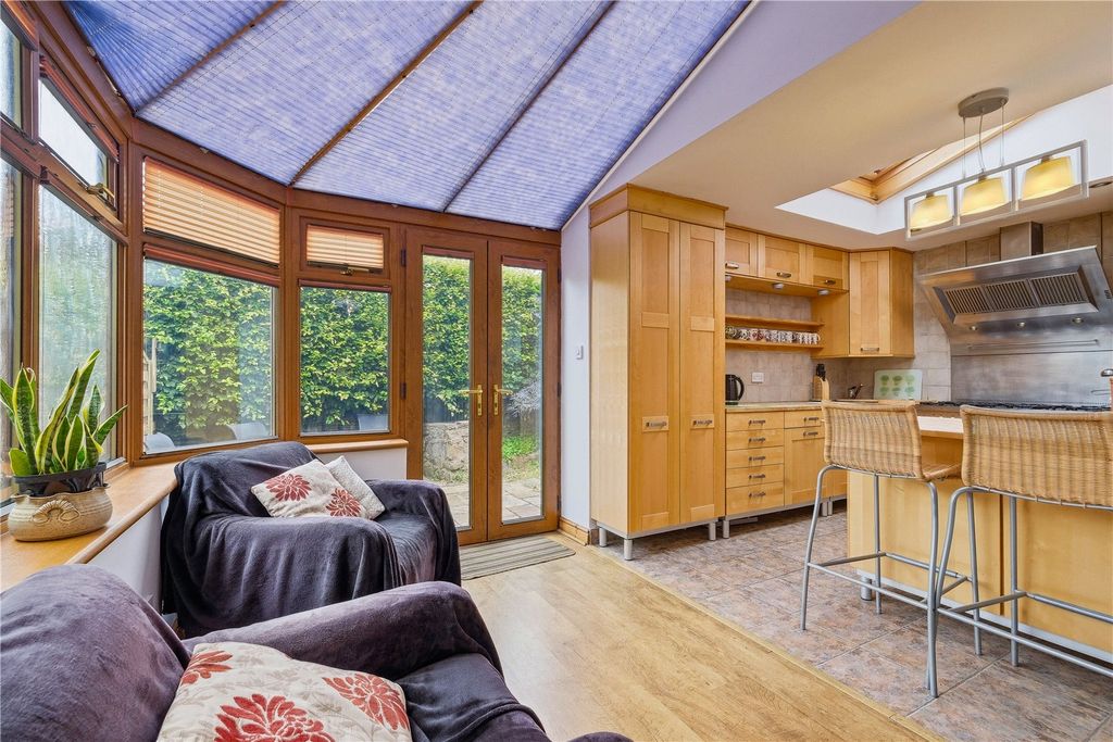 Property photo 3 of 27 Conservatory