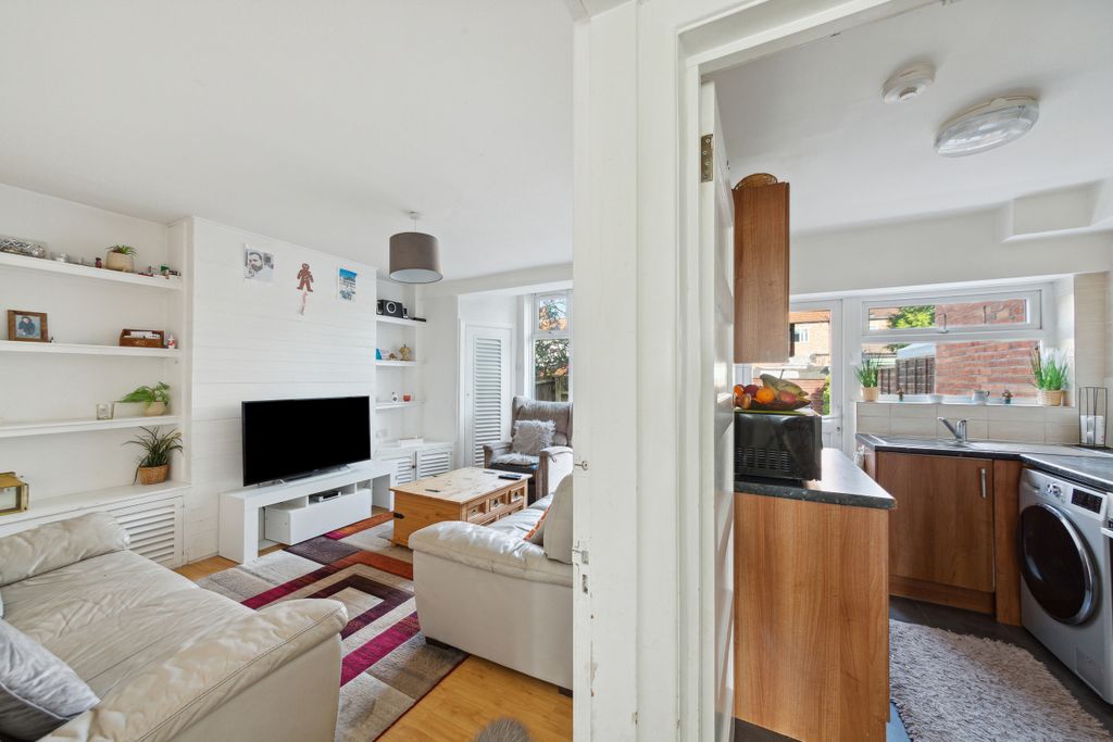 Property photo 3 of 11 75 Cobham Avenue, New Malden, Kt3 6Er (7)