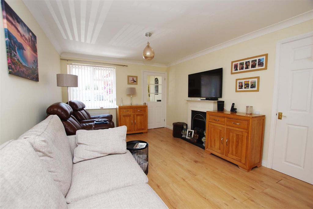 Property photo 3 of 16 Living Room