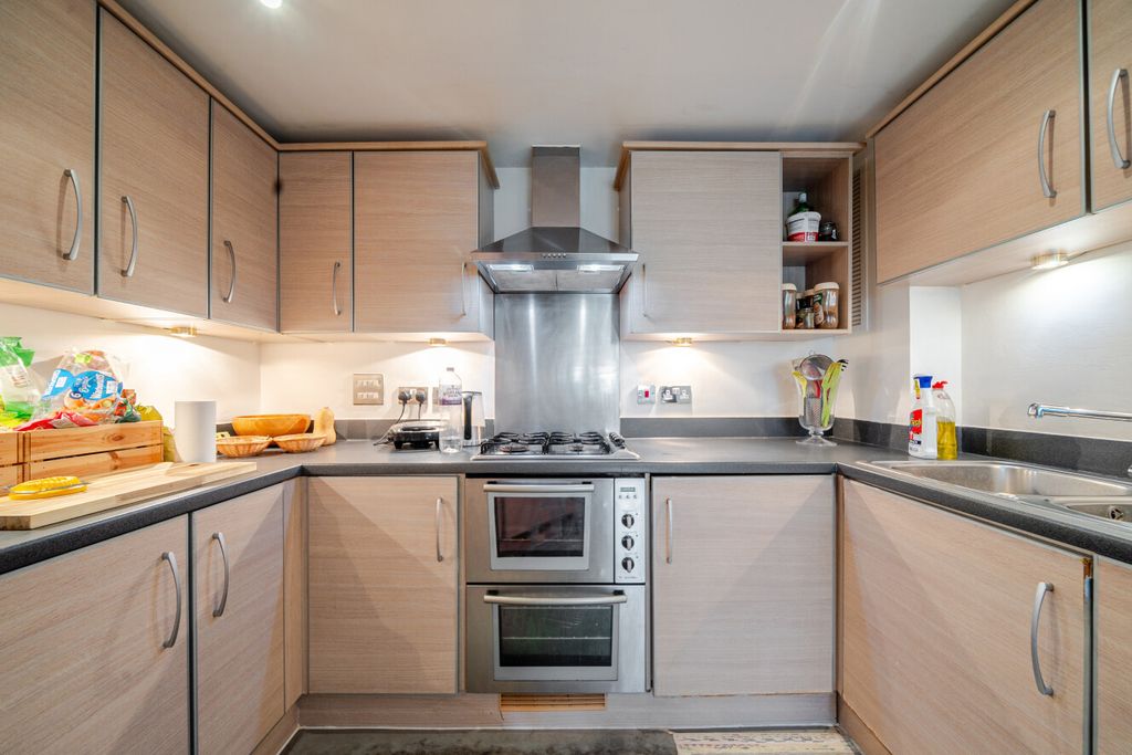 Property photo 3 of 13 1417984-8-69A16c4...