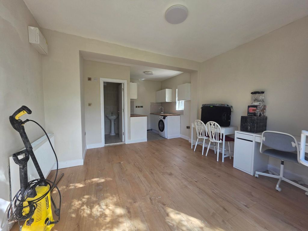 Property photo 1 of 3