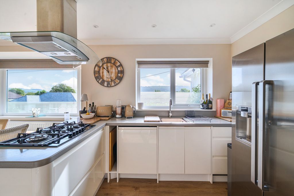 Property photo 3 of 25 1522976-12-6Aad6c...