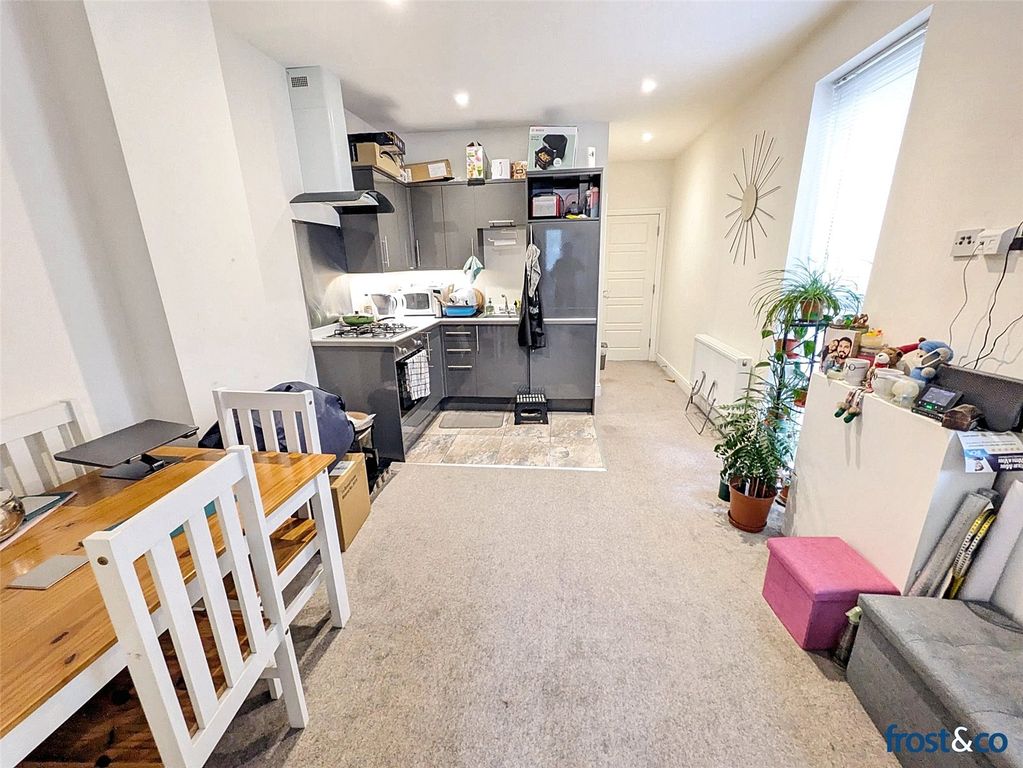 Property photo 3 of 5 Kitchen/Lounge