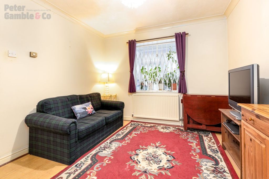 Property photo 2 of 8