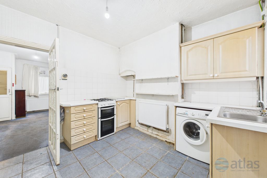 Property photo 3 of 12 Kitchen