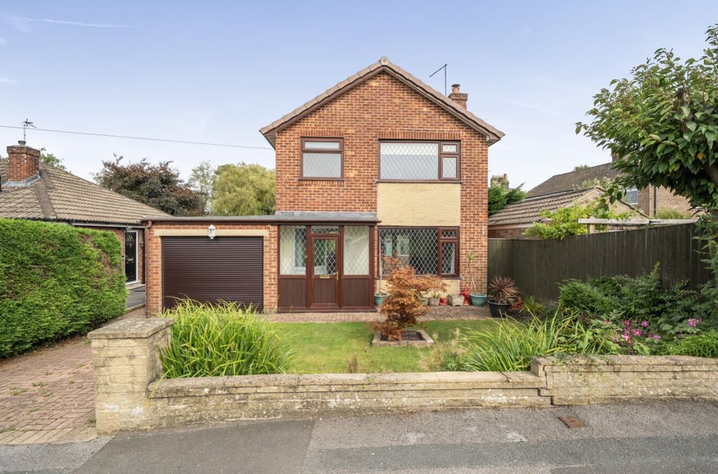 Property photo 3 of 20 Ewemove Harrogate House Front