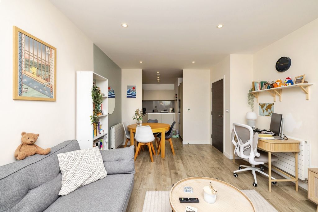 Property photo 1 of 20 Pbox-Img.Jpg