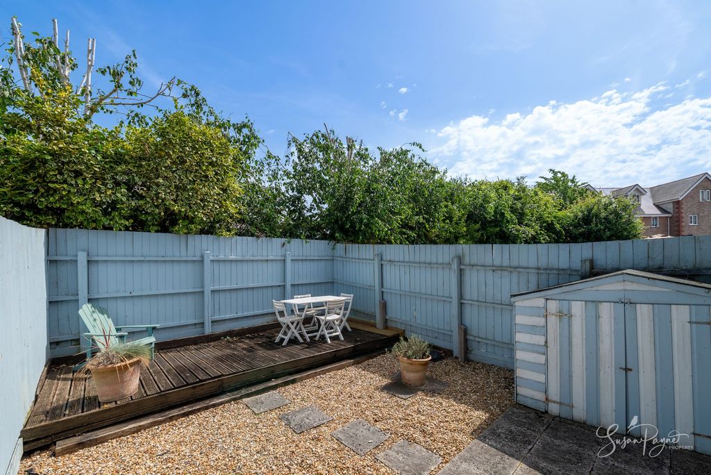 Property photo 2 of 32