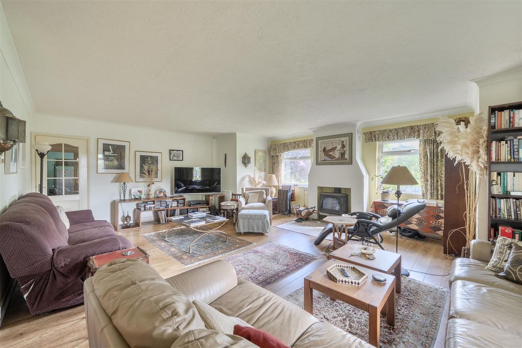 Property photo 2 of 25 1454542-19-69Fcb30d5Eca2.Jpg