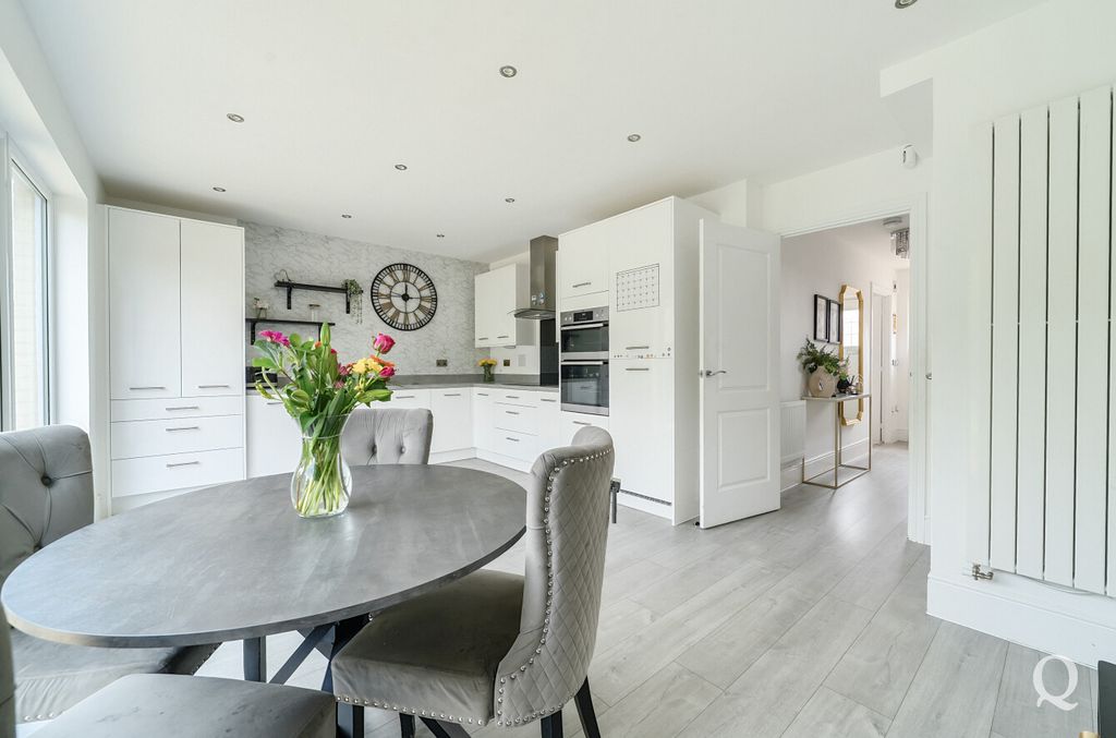 Property photo 3 of 22 E2d42c0E-Fdba-476...