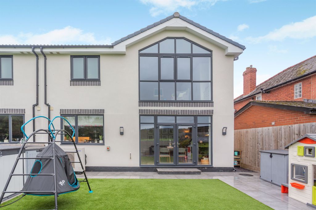 Property photo 2 of 32