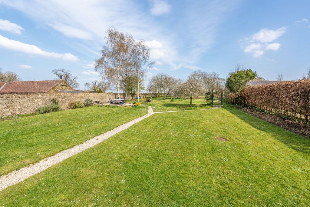 Property photo 2 of 22