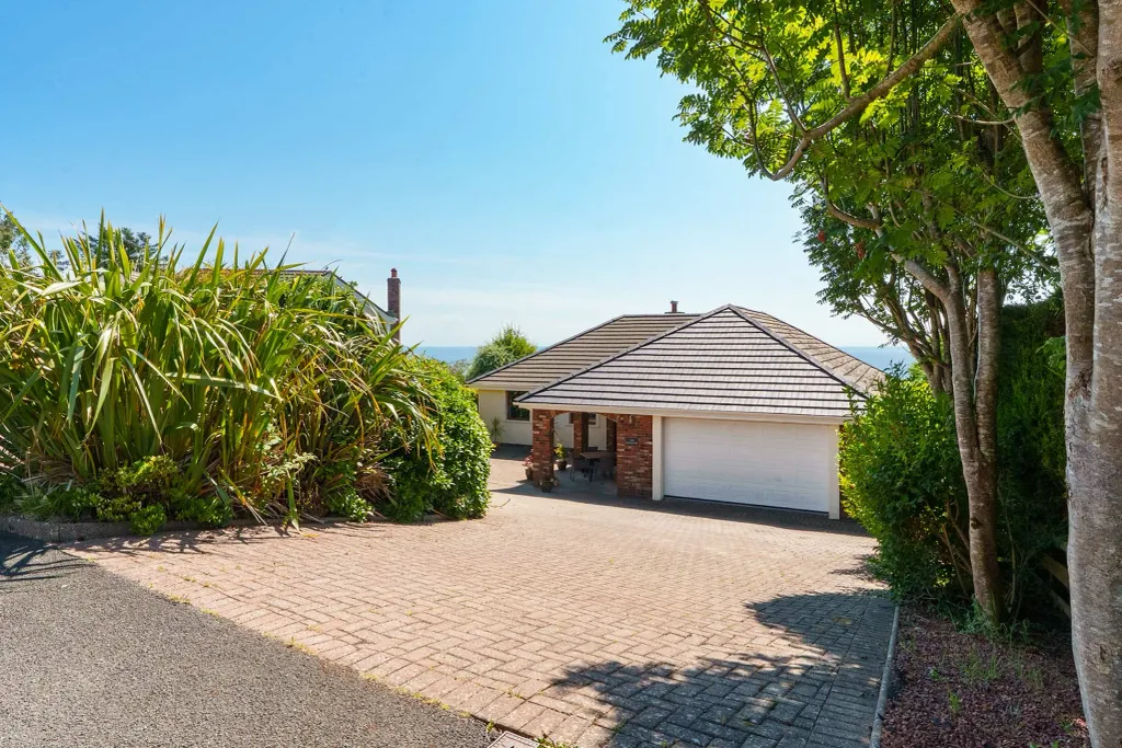 Property photo 1 of 31