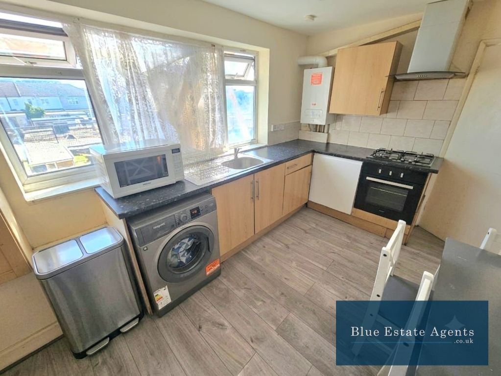 Property photo 1 of 8 Kitchen