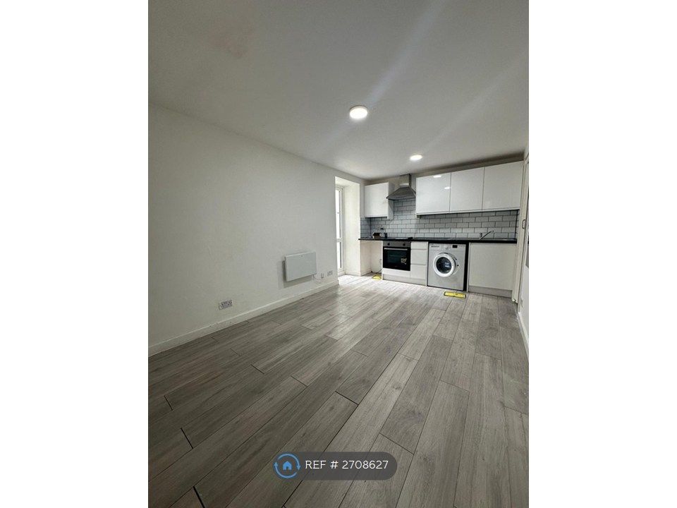 Property photo 1 of 8 Studio