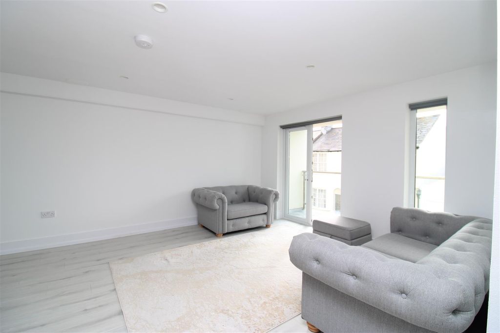 Property photo 2 of 12 Living Room