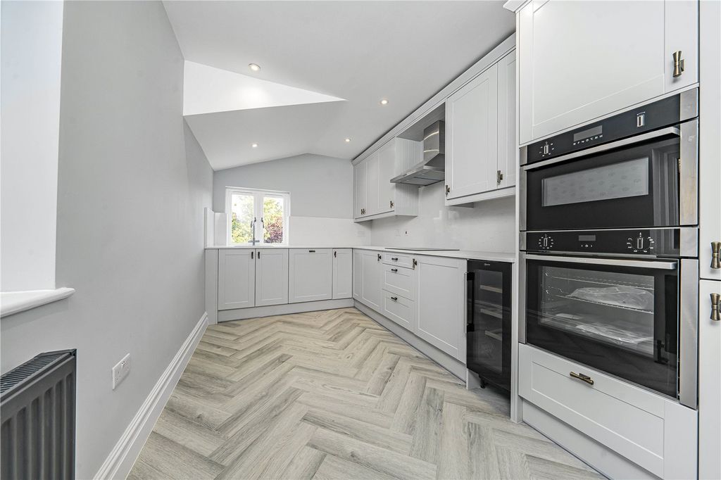 Property photo 2 of 9 Picture No. 12