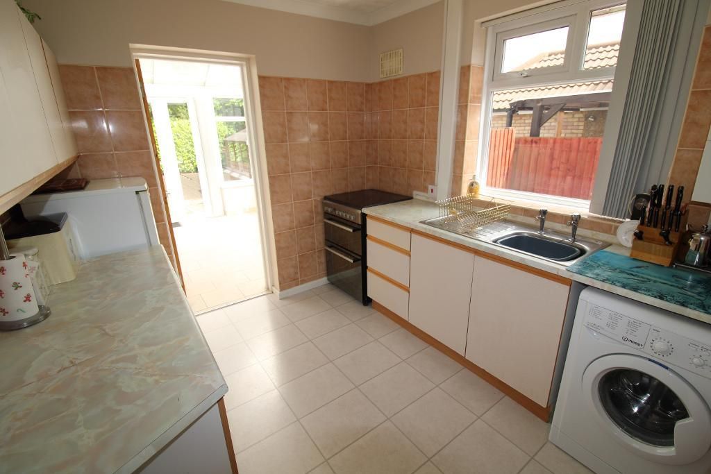 Property photo 3 of 10 Kitchen