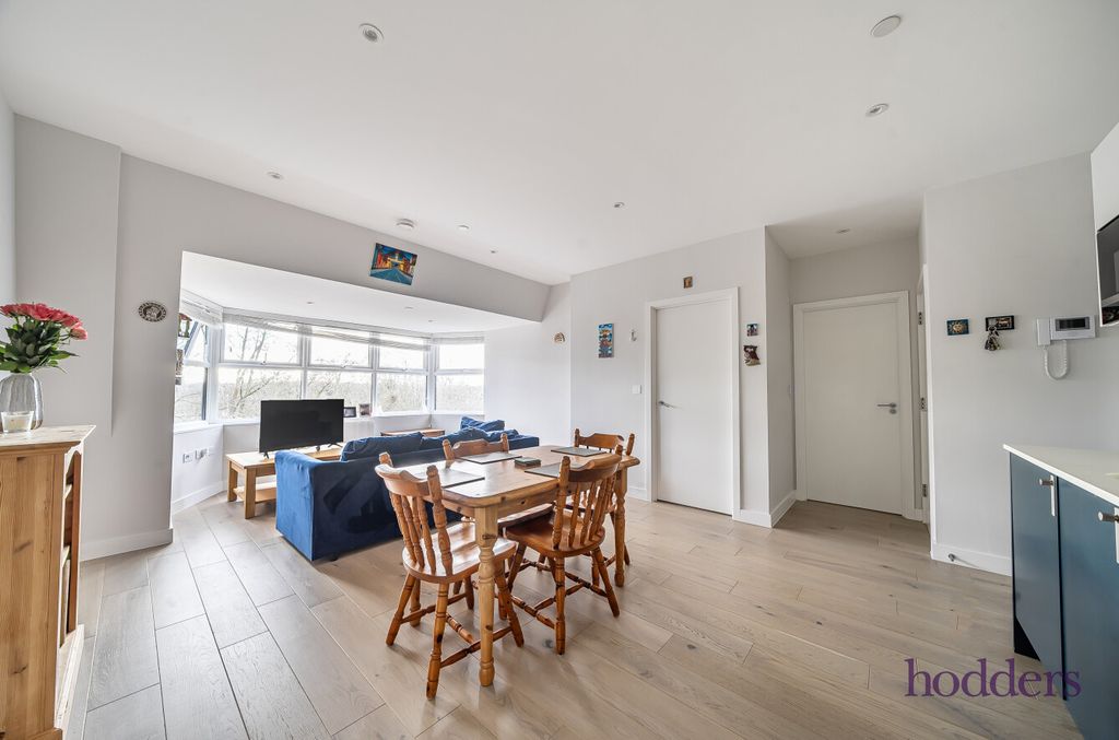 Property photo 2 of 16 115c80B5-17dc-49E...