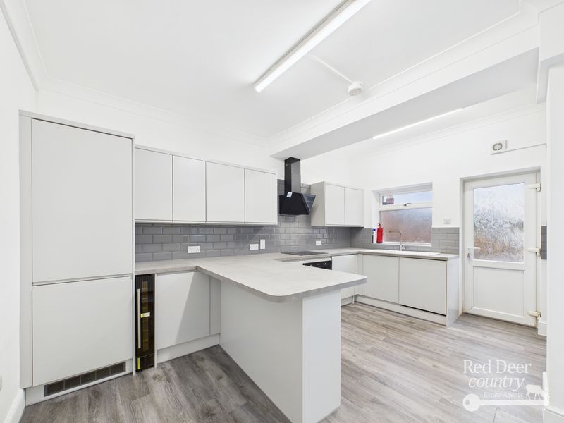 Property photo 2 of 14 Kitchen