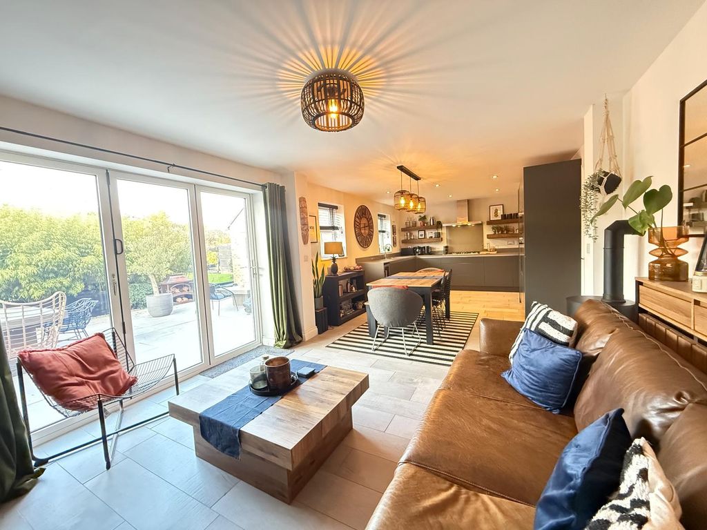 Property photo 3 of 35