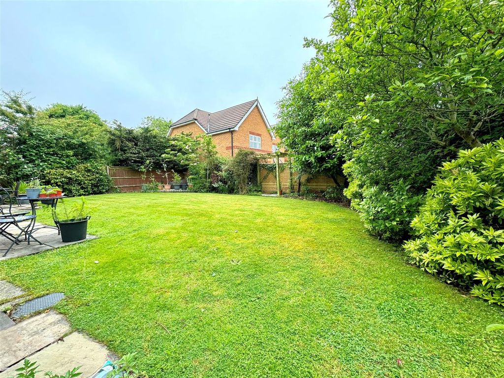 Property photo 2 of 17 Garden 6.Jpg