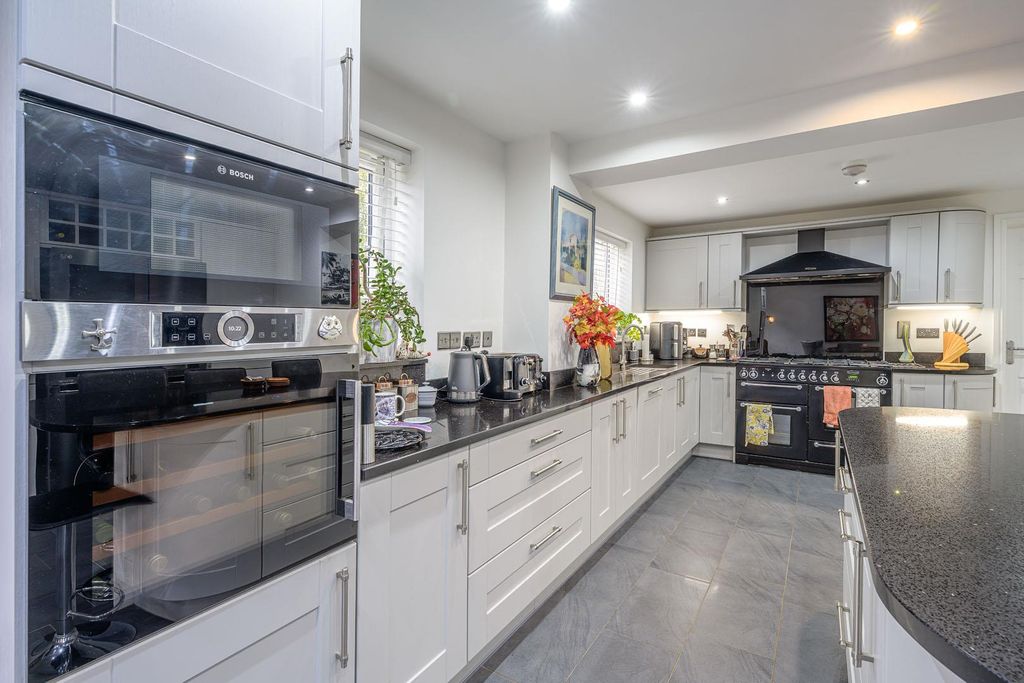 Property photo 3 of 40