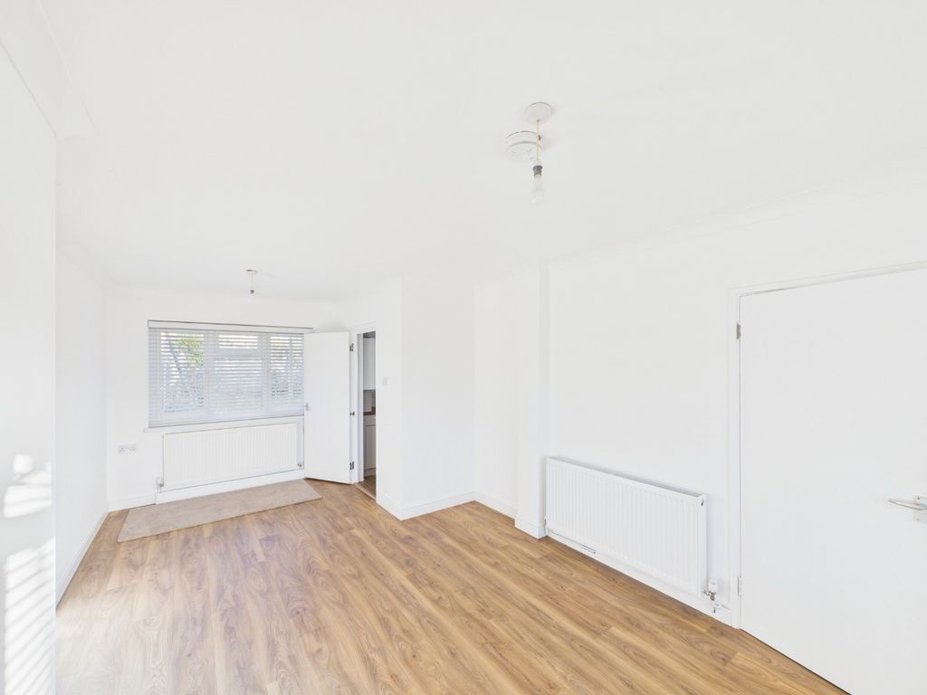 Property photo 2 of 13 4813323