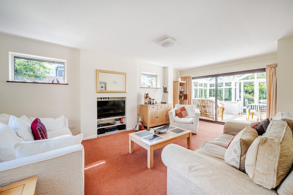 Property photo 3 of 16 Sitting Room