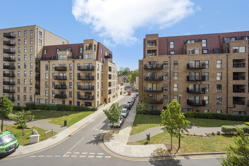Property photo 1 of 15 Flat 202, Knowles Court - 3Mqsckbssc8Pnpav9Ctw