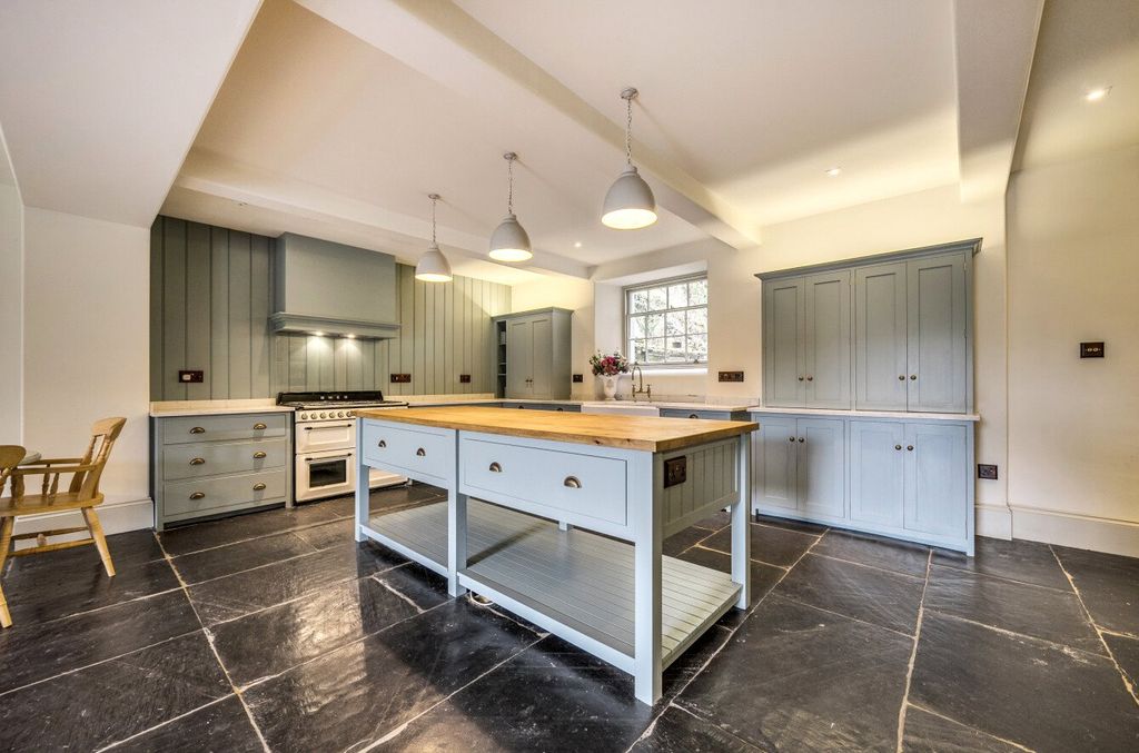 Property photo 2 of 58 Picture No. 17