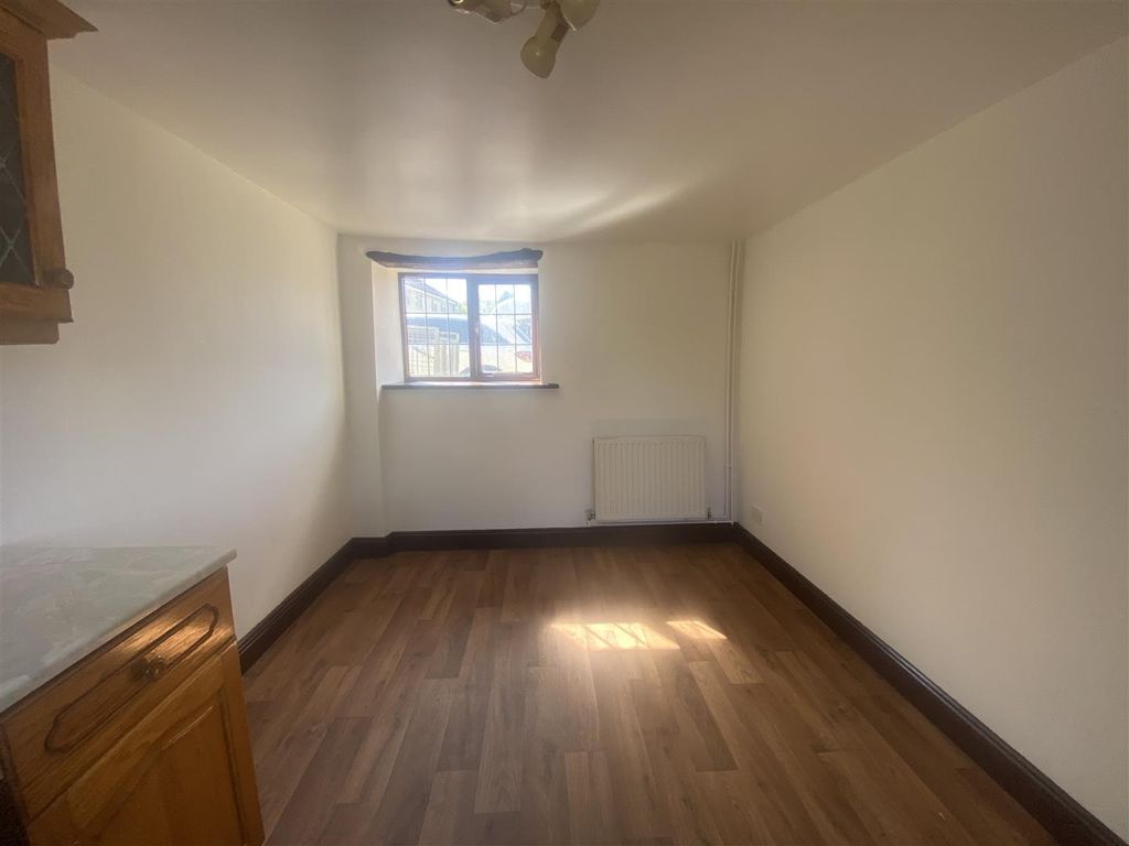 Property photo 3 of 8 Dining Area
