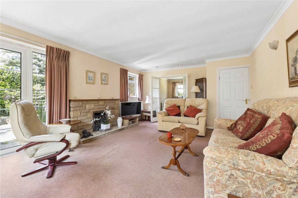 Property photo 3 of 18 Living Room