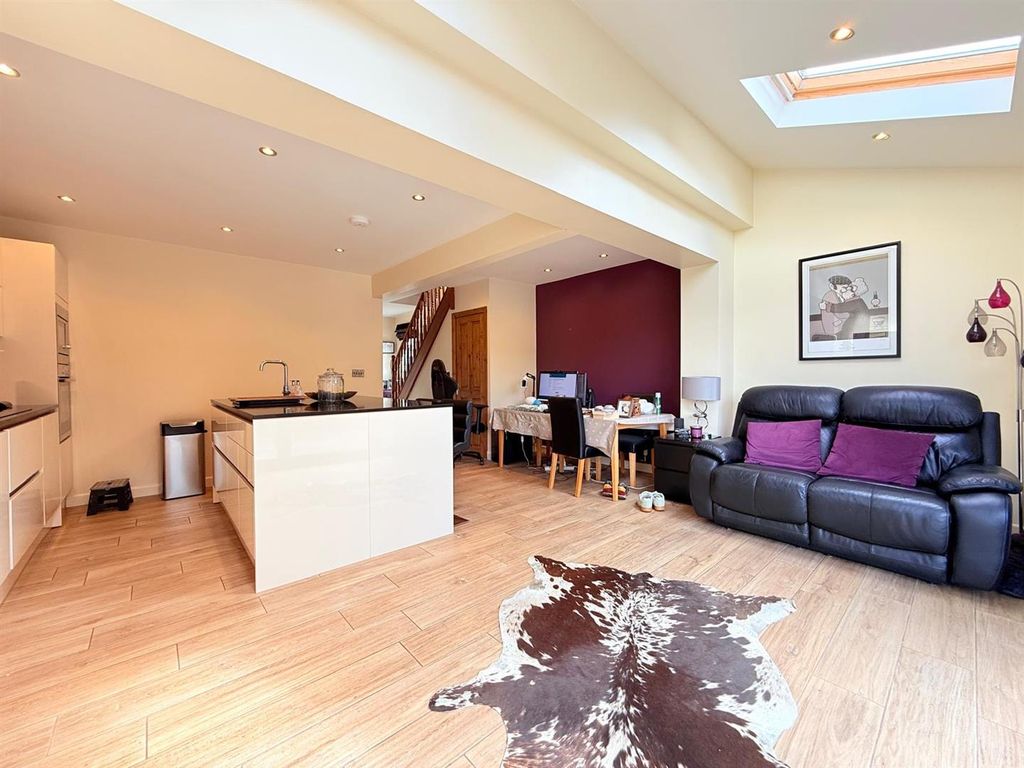 Property photo 3 of 21 Cca17754-82cc-4cc6-8069-Da578Fb545c5.Jpg