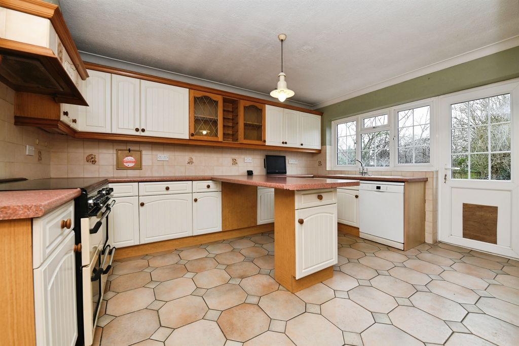 Property photo 2 of 13