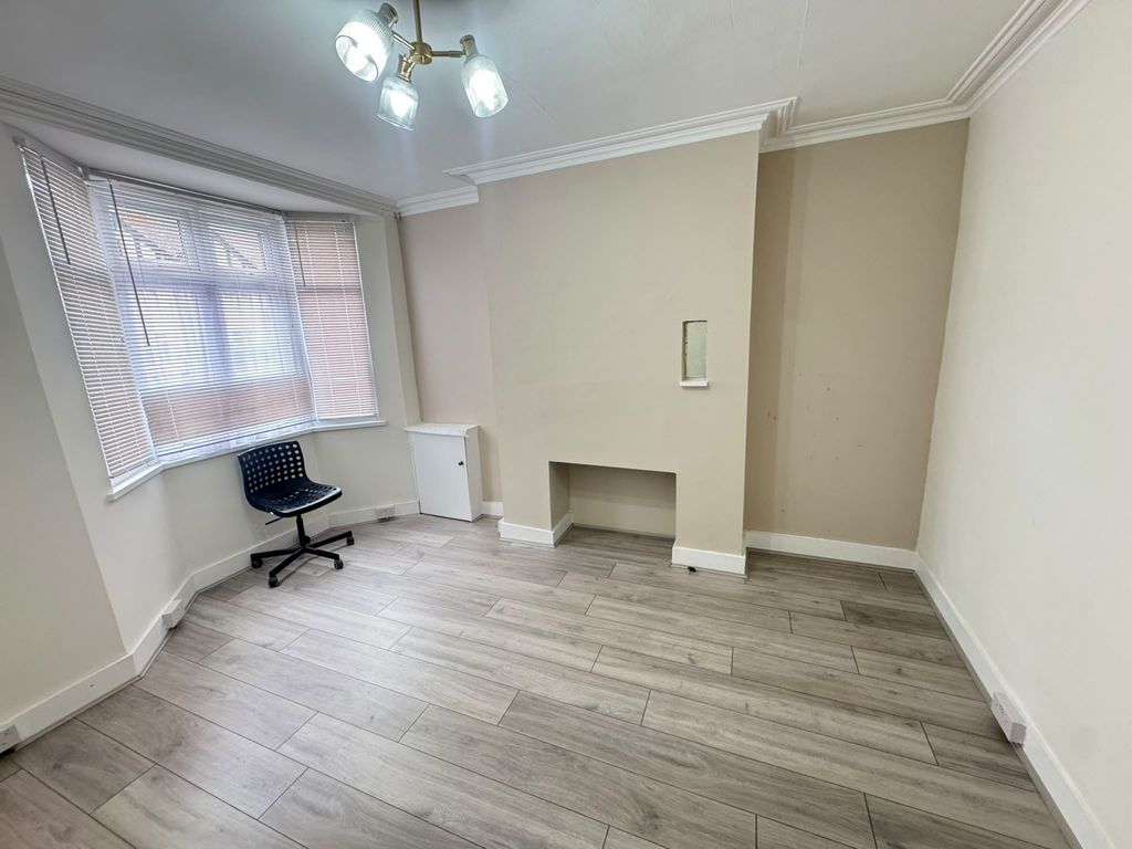 Property photo 2 of 6 9698919c-9E24-46B5-A940-7E891E0591ce